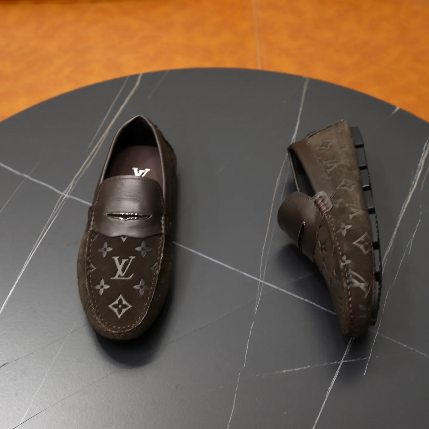 Ex-factory price: 480💰【LV】Louis Vuitton ⚠️High-end men’s driving and pedal series ⚠️38-44 (customized for 45) ⚠️All original cowhide leather! Thick and soft! Made entirely of calfskin lining! Rubber sheet anti-slip beanie sole! Three-dimensional package technology! Fashionable and classic! Handicrafts! Original high quality! Feel free to compare!